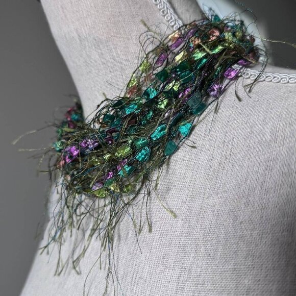 NWT! Neckfluffs by Louise Boho Fun and Unique Necklace in Green - Picture 6 of 6